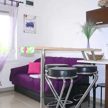 Vivien Balatoni Studio *